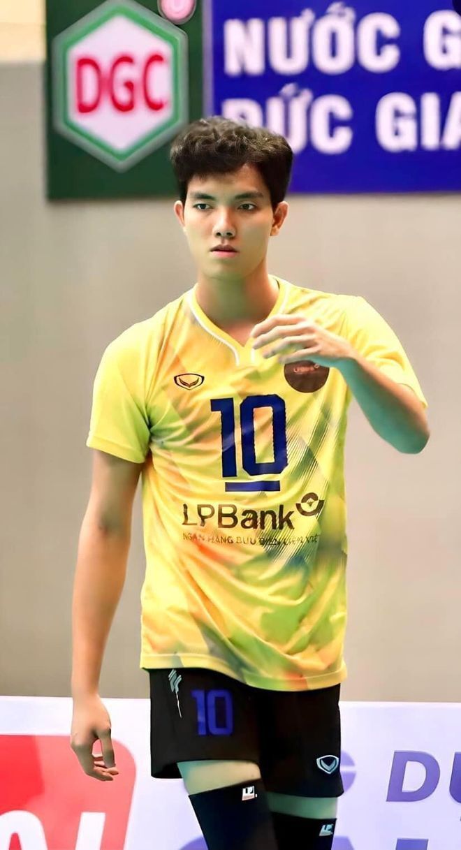 在和泰国女, 排世锦赛, 日报名截止