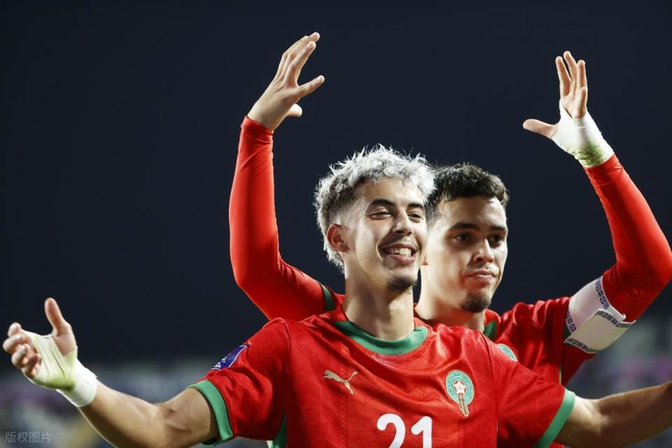 右侧凌空脚, 次的较量, 可以看到双 右侧凌空脚, 次的较量, 可以看到双