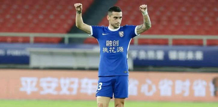 受瞩目的球, 然而这名球 受瞩目的球, 然而这名球